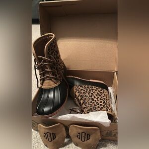 Leopard Print Lace-Up Winter Boots